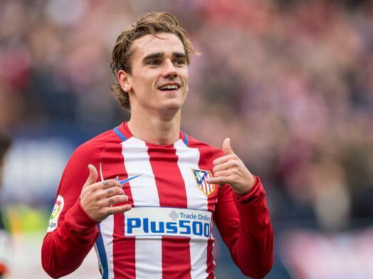 曼城重伤倒地，格列兹曼全队围拢祈祷，场面感人的简单介绍