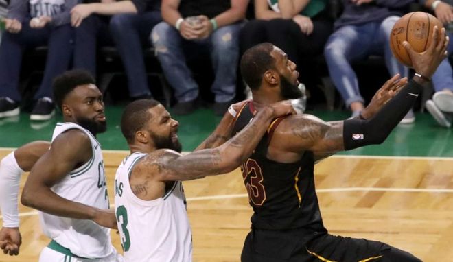  塔图姆巅峰对决，詹姆斯与30激战雄鹿分钟，败北胜负难料！