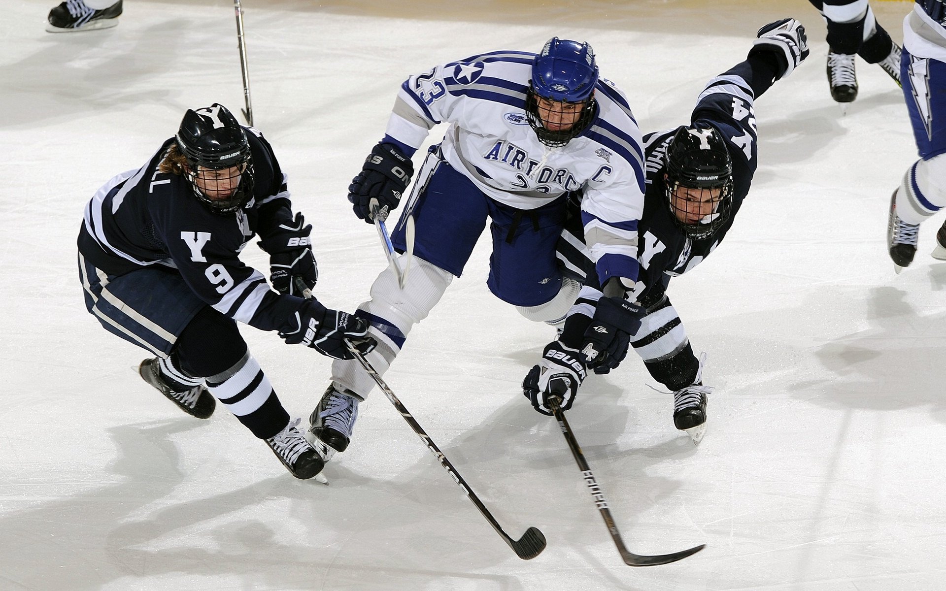 库里连续十五场比赛得分超过连败，雄鹿挑战极限！